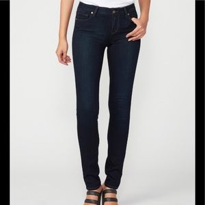 Paige Skyline Skinny dark blue wash Size 27